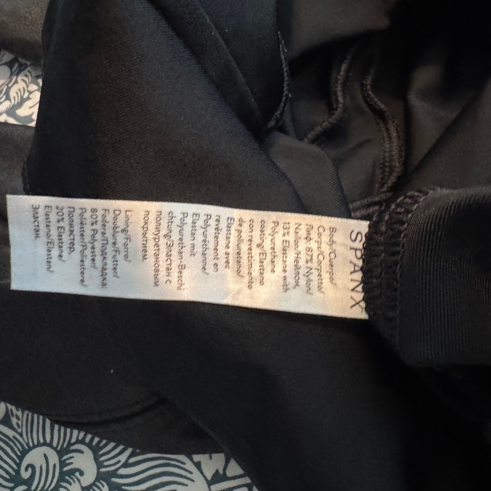 Faux Leather Moto Chic Spanx Leather-Look Leggings Size Medium Black - Picture 4 of 4